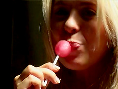 Homemade video with Kelly Norton pleasuring herself with a lollipop