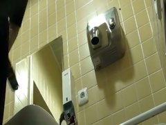 Amateur girl pissed quickly but got on voyeur toilet cam