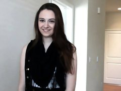 Sexy teen realtor makes the sale of the house with her pussy
